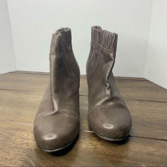 YOU by Crocs Leather Ankle Booties sz 9 - Picture 6 of 12